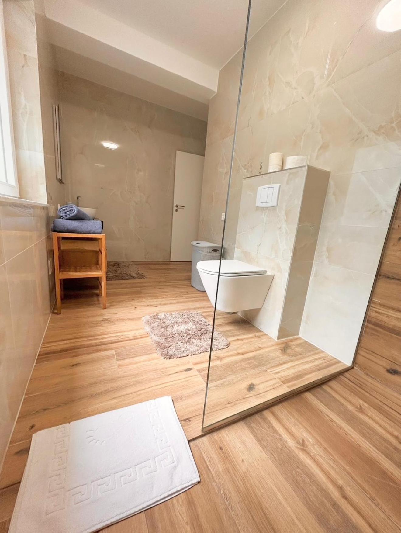 Apartament Swiss Qerret Golem (Tirana)